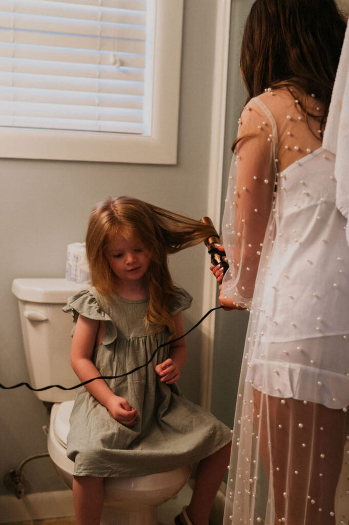 Bride and daughter getting ready.