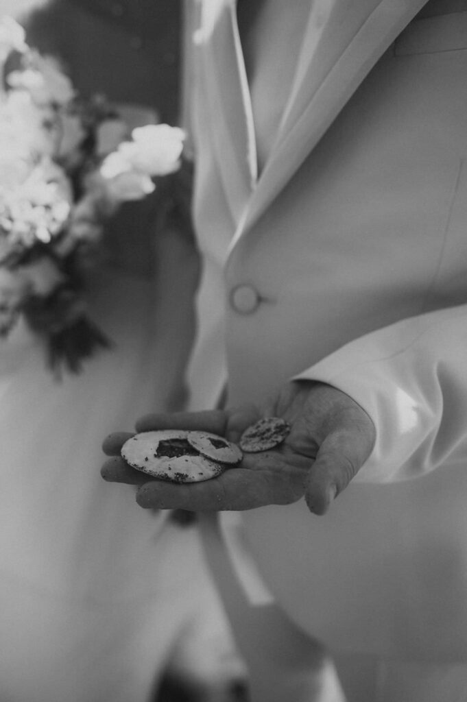 Bride and groom collected some shells during their elopement. 